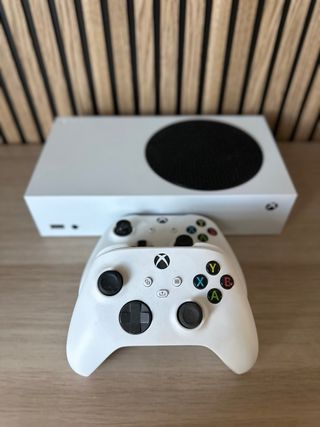 Xbox Series S White + 2 controller