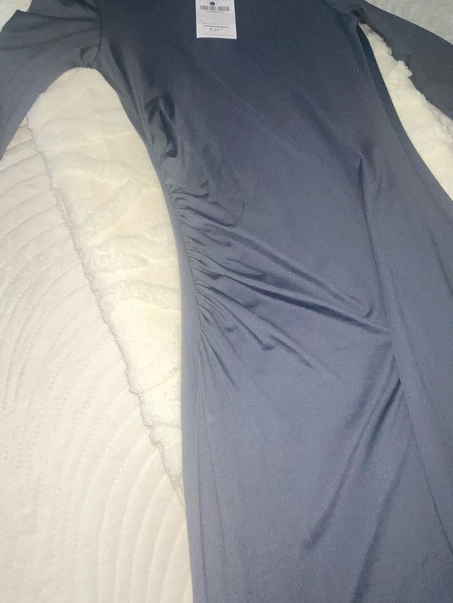 Vestido largo gris Stradivarius