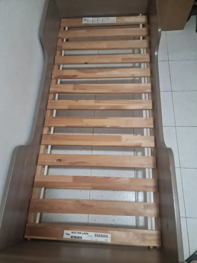 Cama de madera y colchón todo junto cama y colcho