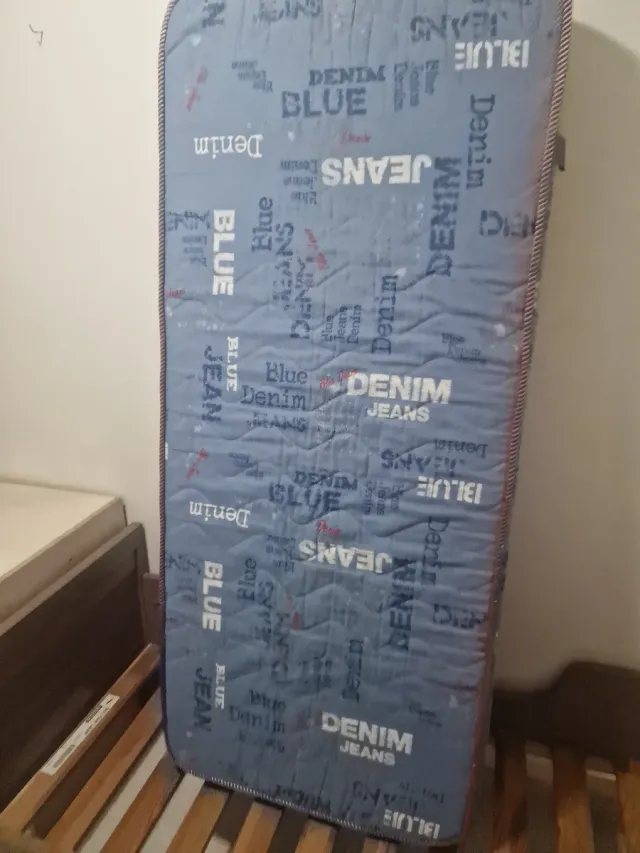 Cama de madera y colchón todo junto cama y colcho