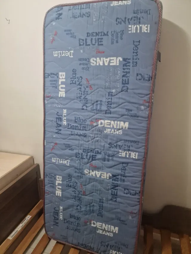 Cama de madera y colchón todo junto cama y colcho