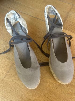 Sandalias Castañer cuña esparto 39.Marrón grisáceo