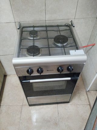Cocina y horno de gas butano.