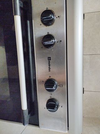 Cocina y horno de gas butano.