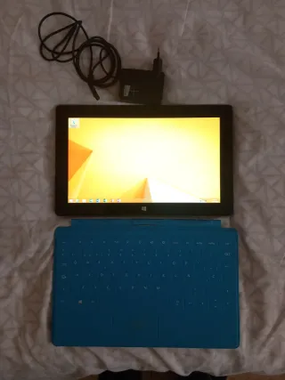 Microsoft Surface RT azul con teclado