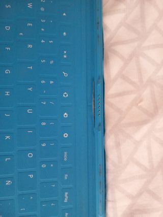 Microsoft Surface RT azul con teclado