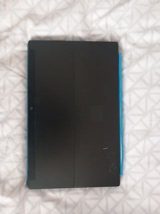 Microsoft Surface RT azul con teclado
