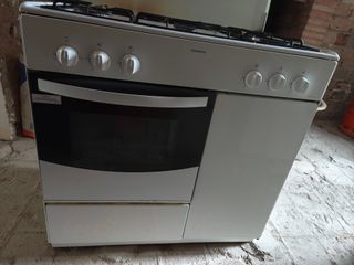 Cocina Corberó 5 fuegos + horno (Gas butano)