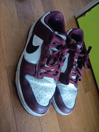 Nike Dunk Rojo y Blanco