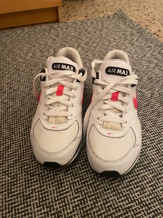Deportivas Nike Air Max Blancas y Rojas