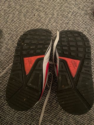 Deportivas Nike Air Max Blancas y Rojas