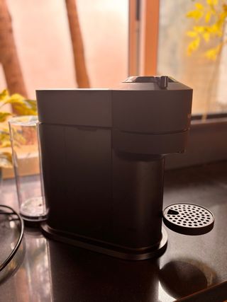 Cafetera Nespresso Vertuo Krups Negra