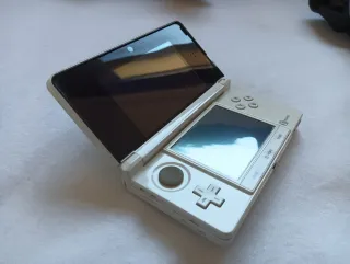 Nintendo 3DS Blanca + Cargador