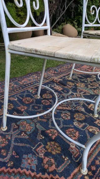 Pareja sillas forja y madera blancas