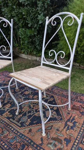 Pareja sillas forja y madera blancas