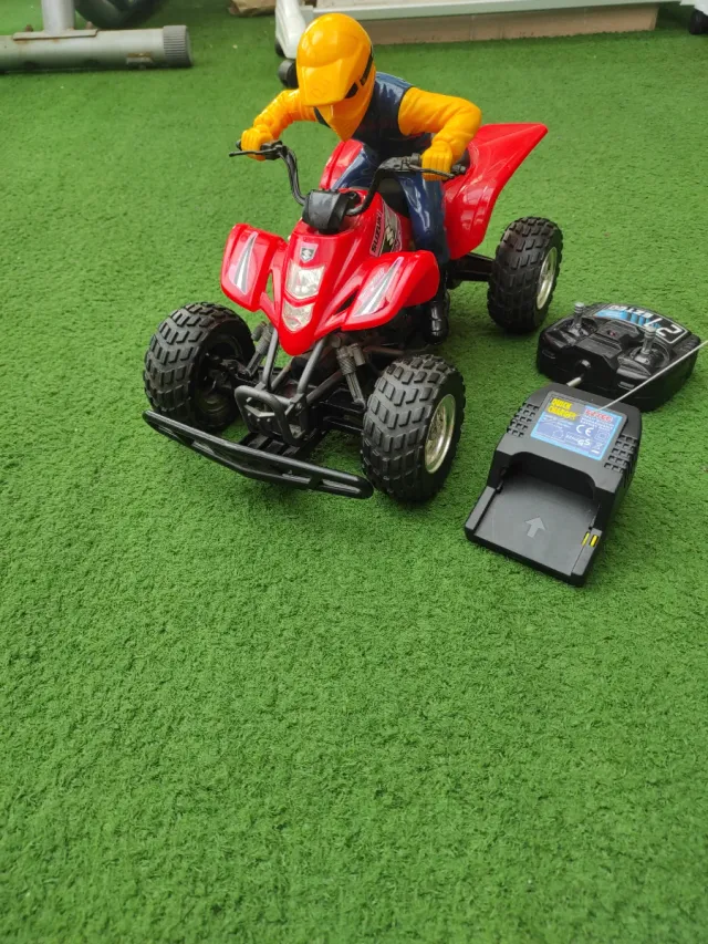 Quad teledirigido Eztec con batería