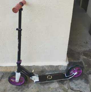 Patinete infantil negro y morado