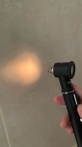 se vende otoscopio nuevo riester