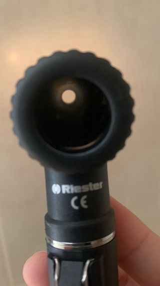 se vende otoscopio nuevo riester