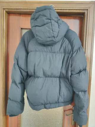 Piumino Vicinity nero con cappuccio. TAGLIA UOMO S