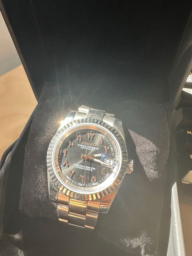 Seiko Mod Esfera Árabe Negra y Plateada