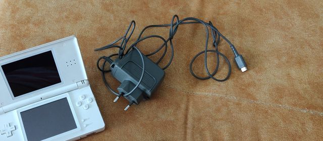 Nintendo DS Blanca con cargador