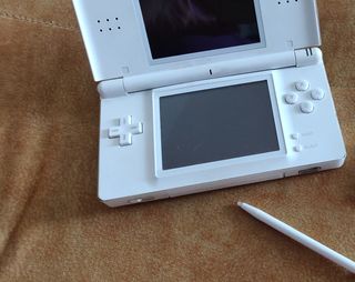 Nintendo DS Blanca con cargador