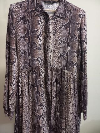 Camisa Stradivarius estampado serpiente