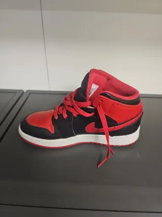 Zapatillas Air Jordan 1 Mid Negro/Rojo