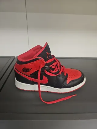Zapatillas Air Jordan 1 Mid Negro/Rojo