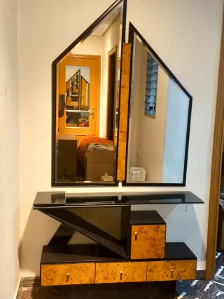 Mueble recibidor negro y madera con espejo. 105x40