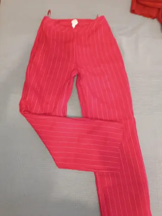 Pantalón ejecutivo rayas rojas