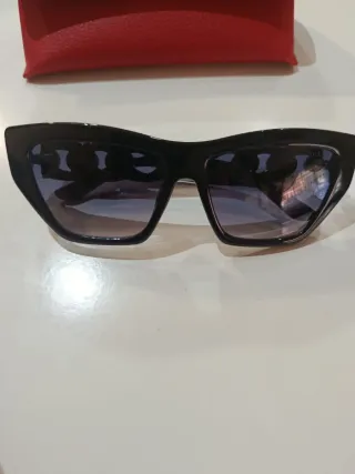 Gafas de sol Guess negras y moradas MEGAOFERTA