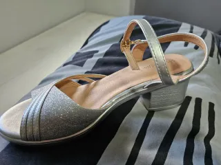 Sandalias brillantes tacón grueso plateadas