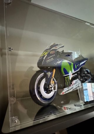 Yamaha YZR-M1 Rossi 1/4