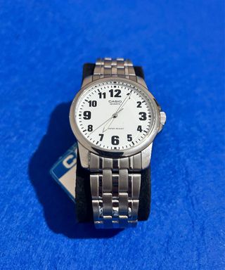 Reloj Casio Analógico Plata y Blanco