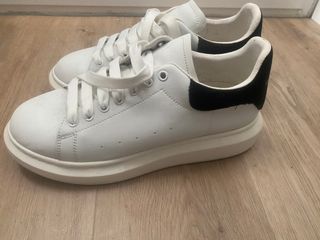 Tênis Alexander McQueen Branco e Preto