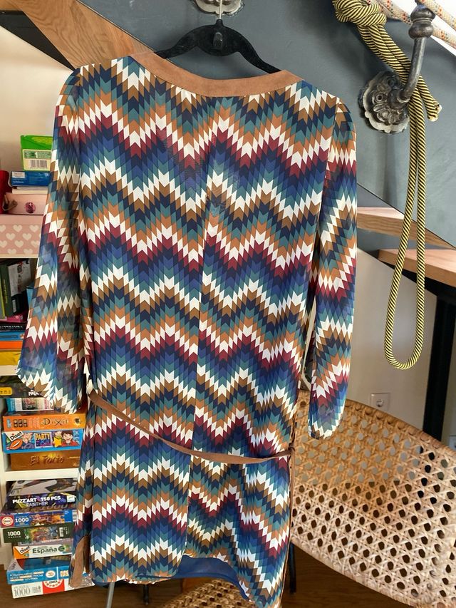 Vestido corto estampado con ante