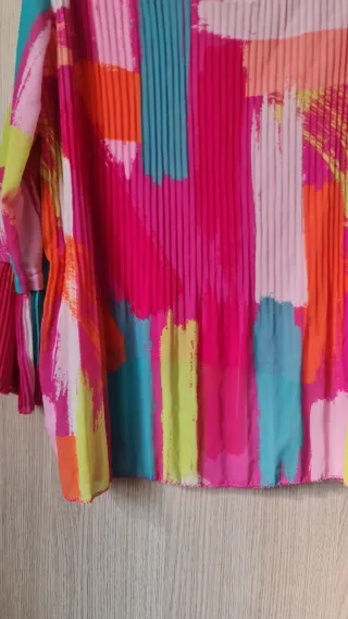 Blusa plisada estampado multicolor