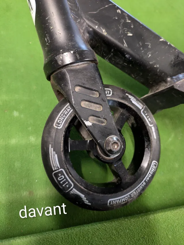 Patinete acrobático negro