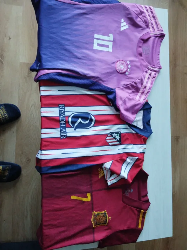 3 Camisetas de Fútbol