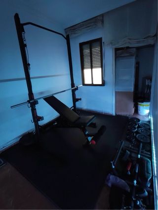 Rack, pesas y banco gimnasio