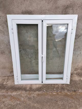 Ventana de aluminio blanca