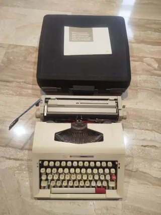 Máquina de escribir antigua 200NT