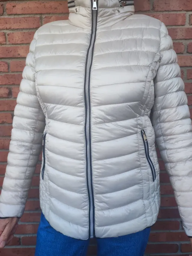 Chaqueta acolchada beige