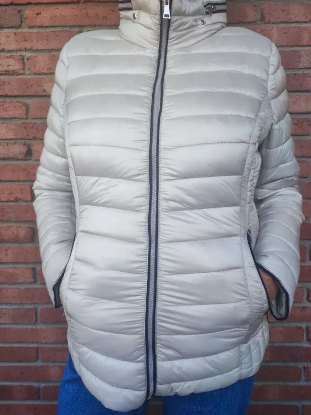 Chaqueta acolchada beige