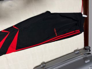Pantalón chándal Adidas negro y rojo