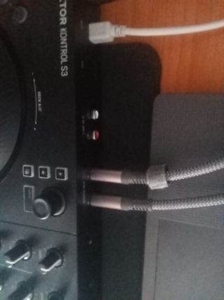 Controlador DJ Traktor Kontrol S3