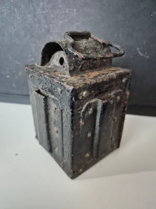 Antiguo Farol ferroviario de hierro