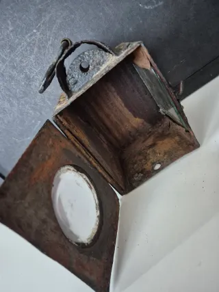 Antiguo Farol ferroviario de hierro